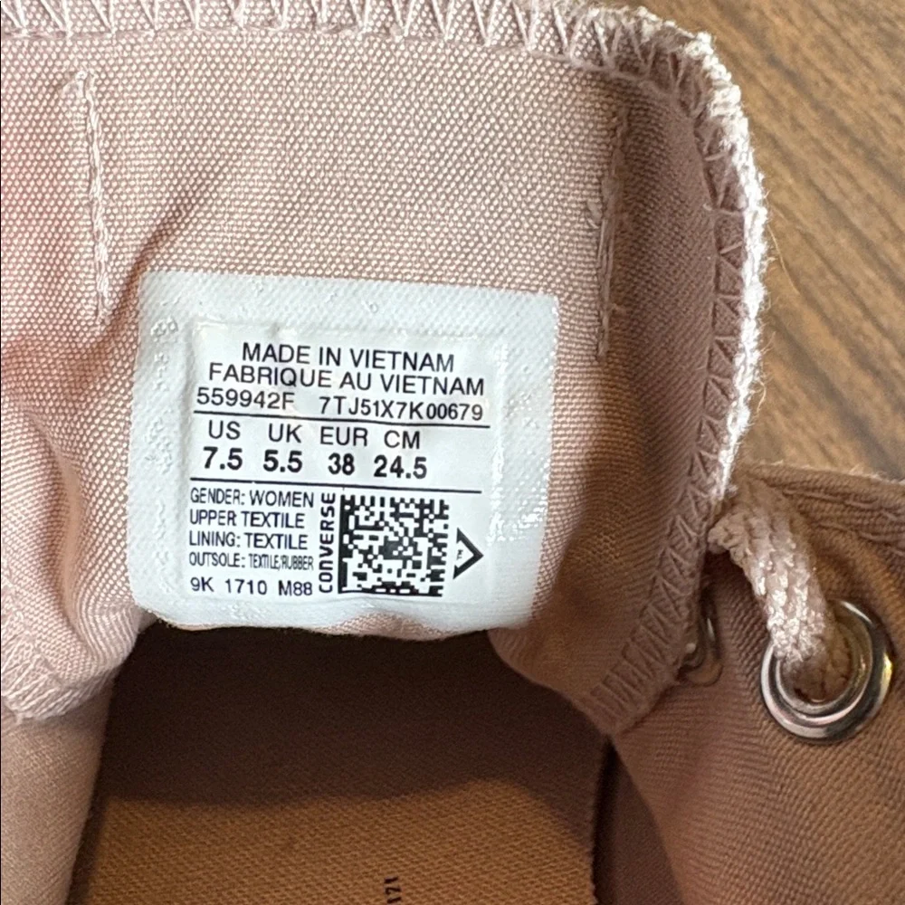 Converse Size 7.5 Pale Pink Low Top Sneakers Shoes